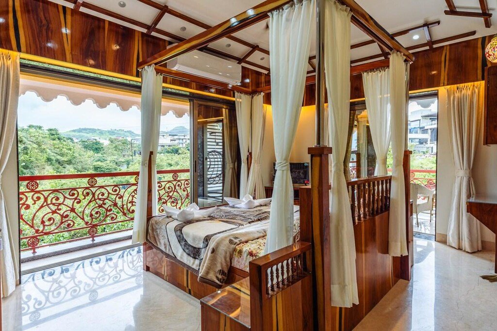 Zlined Villa - view 3